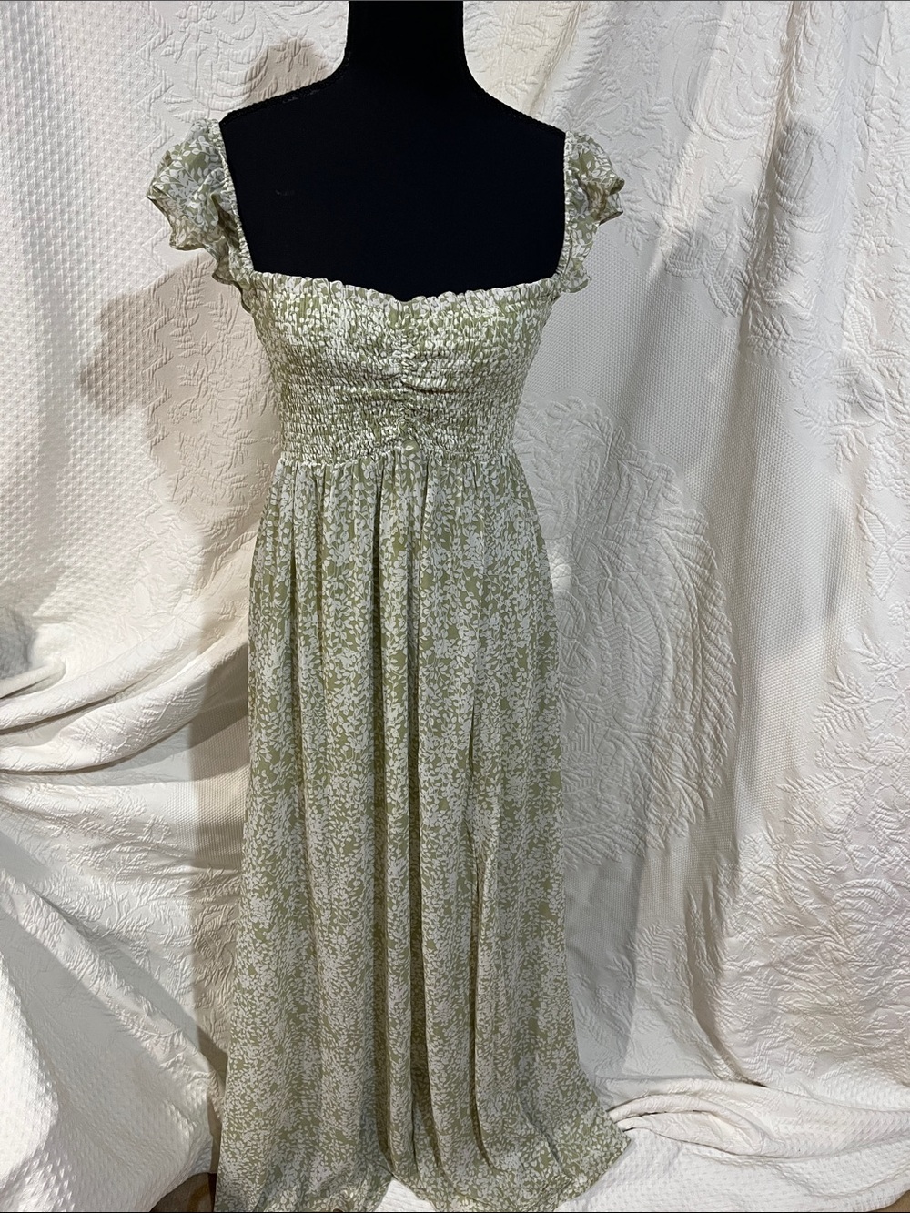 Solai the label Square-Neck Floral Maxi Dress in Sage Green, size small